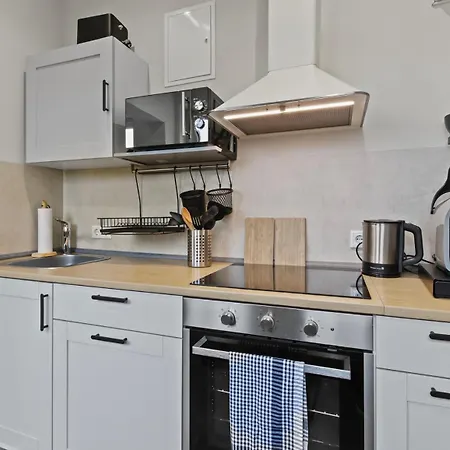 24-7 Living - Modern In With Connection Daire