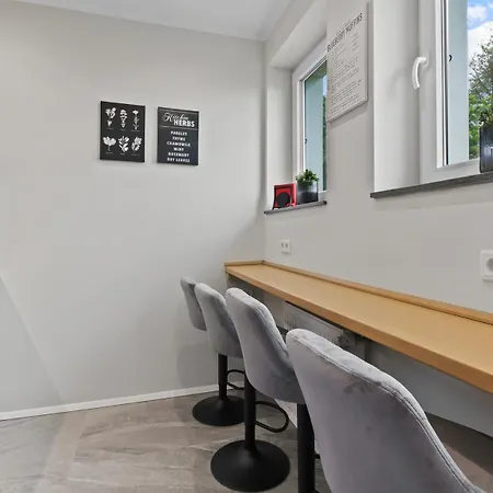 24-7 Living - Modern In With Connection Apartment *