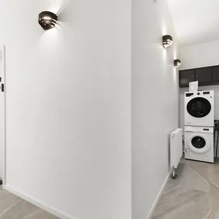 24-7 Living - Modern In With Connection *