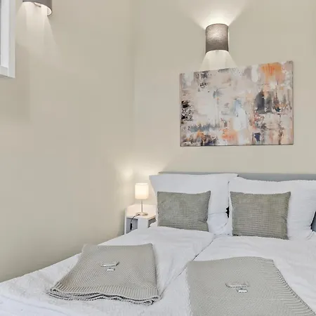 Daire 24-7 Living - Modern In With Connection *