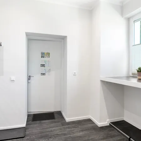 Apartment 24-7 Living - Modern In With Connection