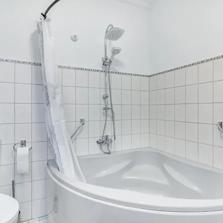 24-7 Living - Modern In With Connection *