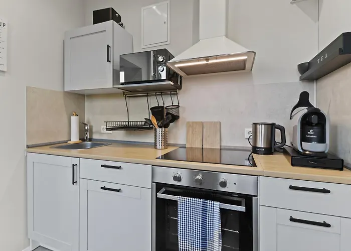 24-7 Living - Modern In With Connection Apartman