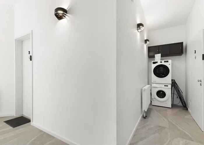 24-7 Living - Modern In With Connection *