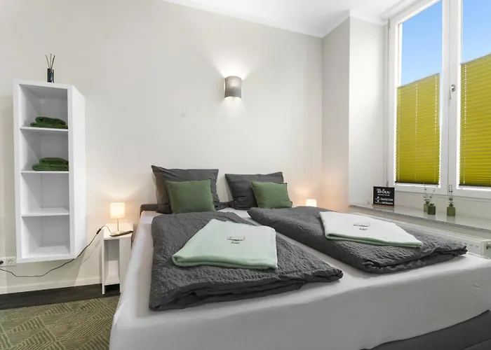 24-7 Living - Modern In With Connection فالتروب