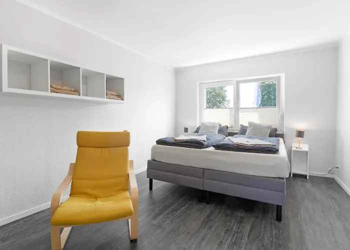 24-7 Living - Modern In With Connection *