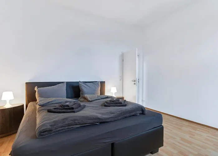 24-7 Living - Modern In With Connection Apartman